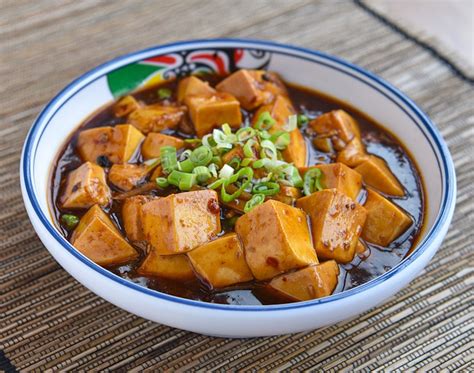   Mapo Doufu! Mausteisen Tawaanin Ja Silkkisessä Tofu Täydellinen Yhdistelmä